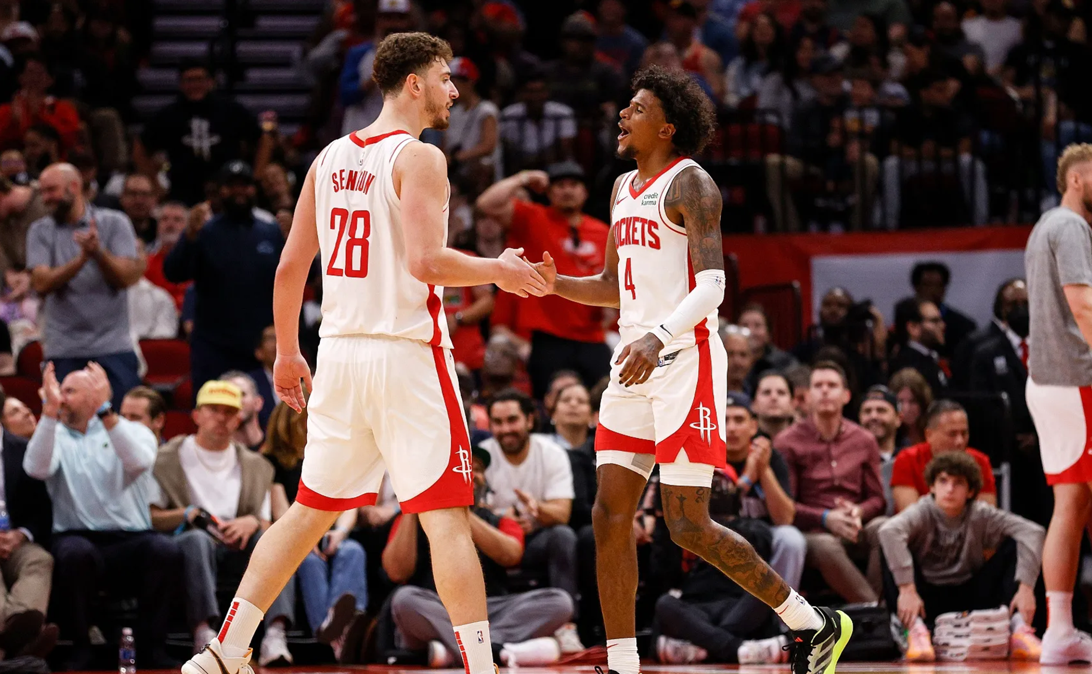 转折点！密尔沃基雄鹿回应争议，NBA总决赛清晨攻防权衡，压力陡增，年轻球员得到机会的简单介绍